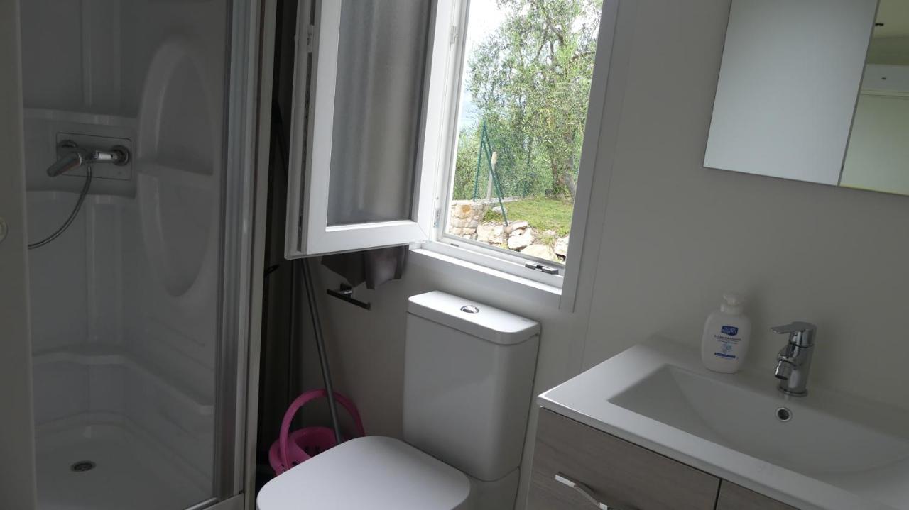Agricampeggio Relax Maxicaravan Castelletto Di Brenzone Luaran gambar