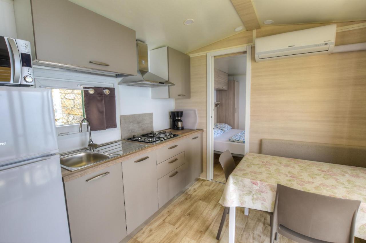 Agricampeggio Relax Maxicaravan Castelletto Di Brenzone Luaran gambar