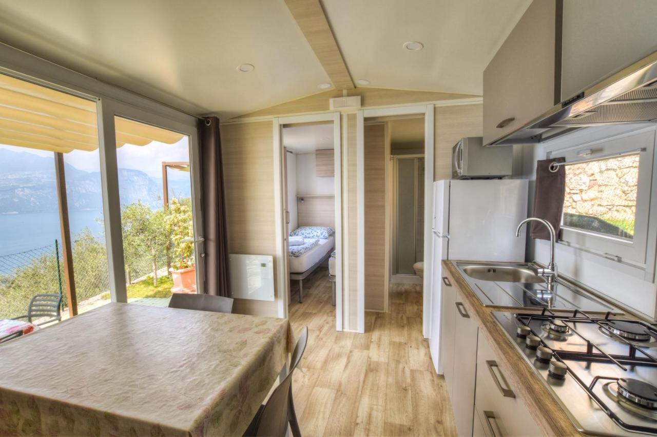 Agricampeggio Relax Maxicaravan Castelletto Di Brenzone Luaran gambar