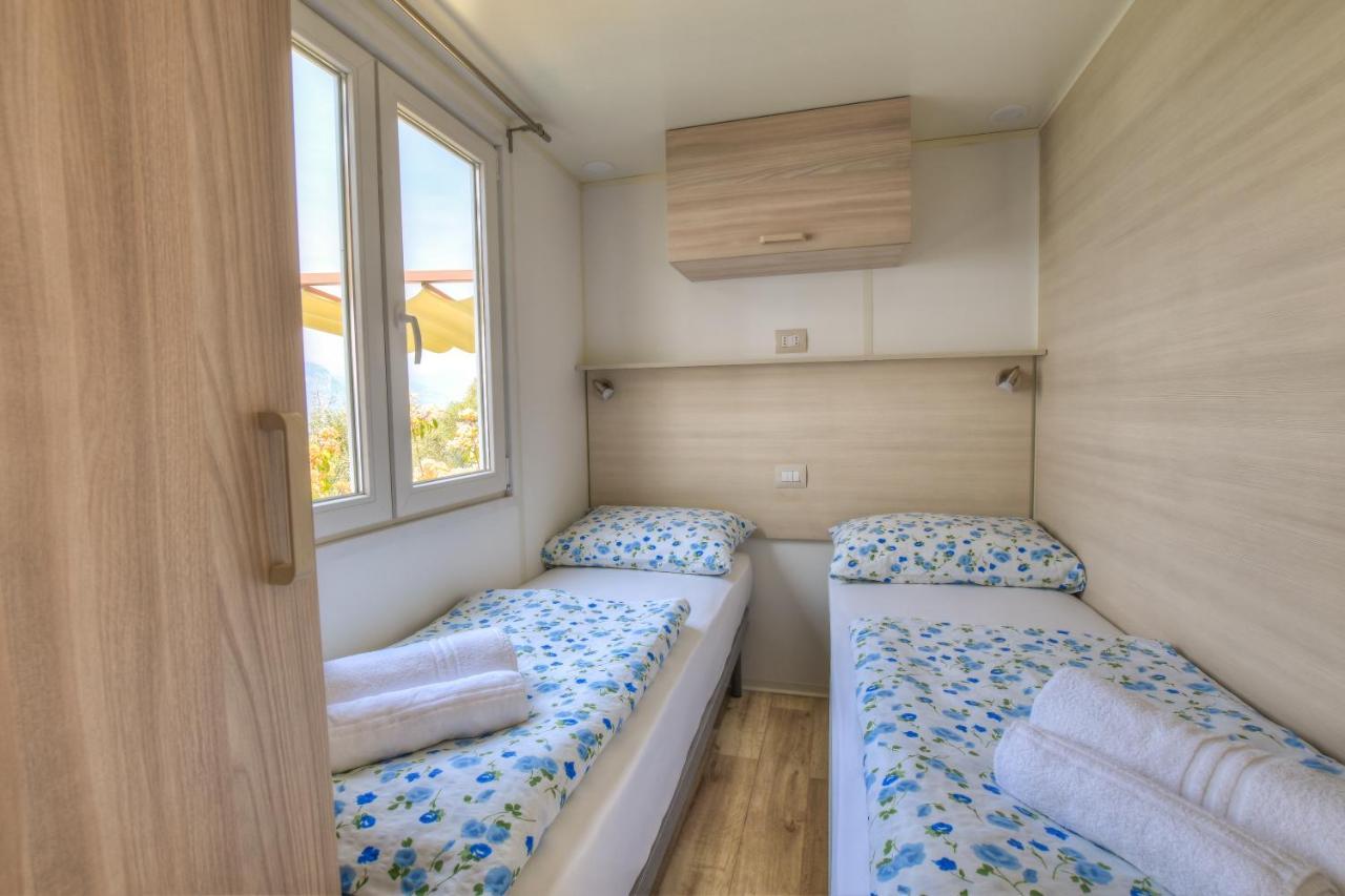 Agricampeggio Relax Maxicaravan Castelletto Di Brenzone Luaran gambar